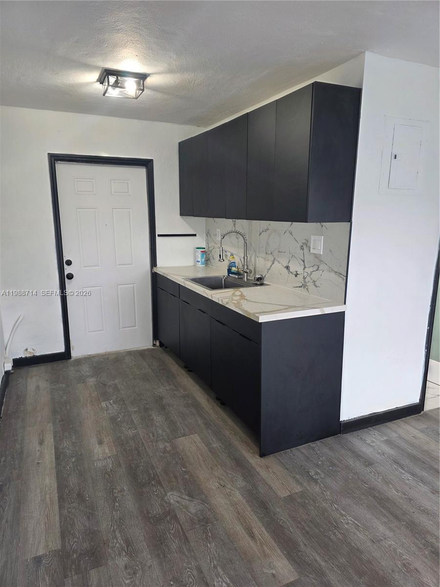 LINCOLN PARK CORR PLAT - Residential Lease