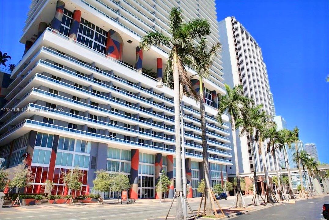 Pet friendly high rise in the heart of Downtown Miami. This 1 bedroom/ 1 bath unit features tile floors throughout. It has stunning views of the City of Miami. The rental includes 1 parking space in garage, security on site, valet and amazing amenities, such as Spa-Steaming room, Sauna, Massage services, Gym with personal trainers available, bbq, Meeting room (available 7 days a week) where you can watch TV, meet with neighbors, and play some ping pong/pool. Only walking distance to Wholefoods, FTX Arena, Bayfront Park, and more. The owner will accept dogs but you must first inform us of breed for approval and Pet deposit will be required. The HOA requires a refundable common area security deposit to move in. The unit is Easy to show. Please contact us to setup a showing appt.