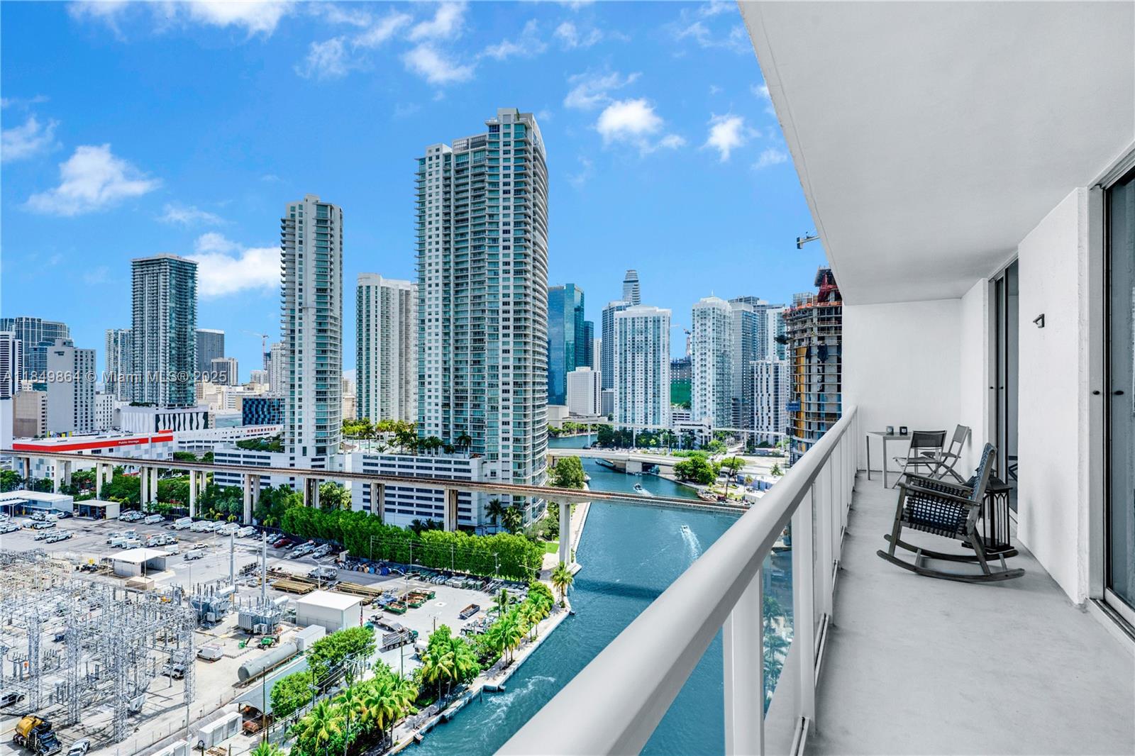 LATITUDE ON THE RIVER CON - Residential