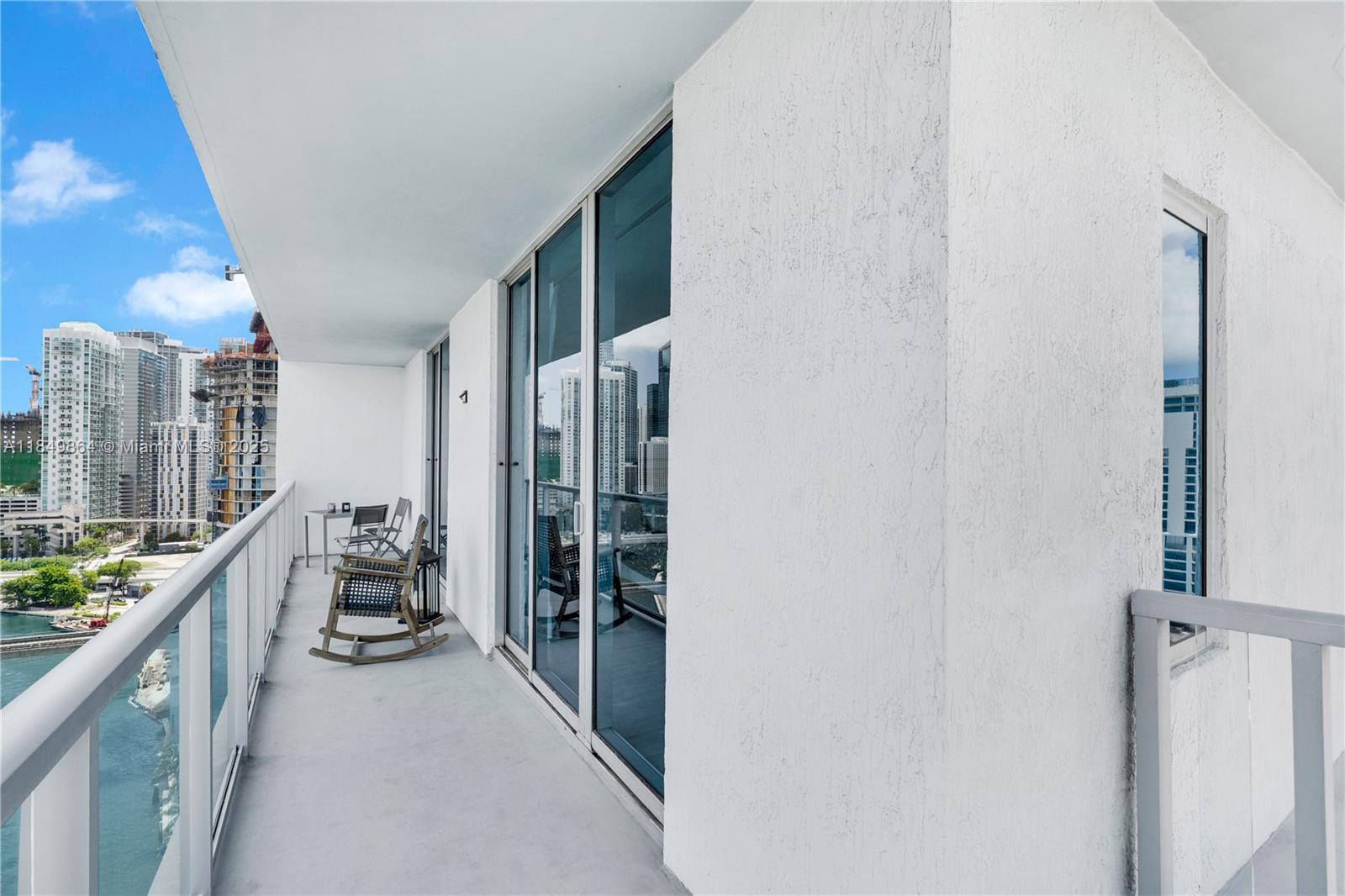 LATITUDE ON THE RIVER CON - Residential