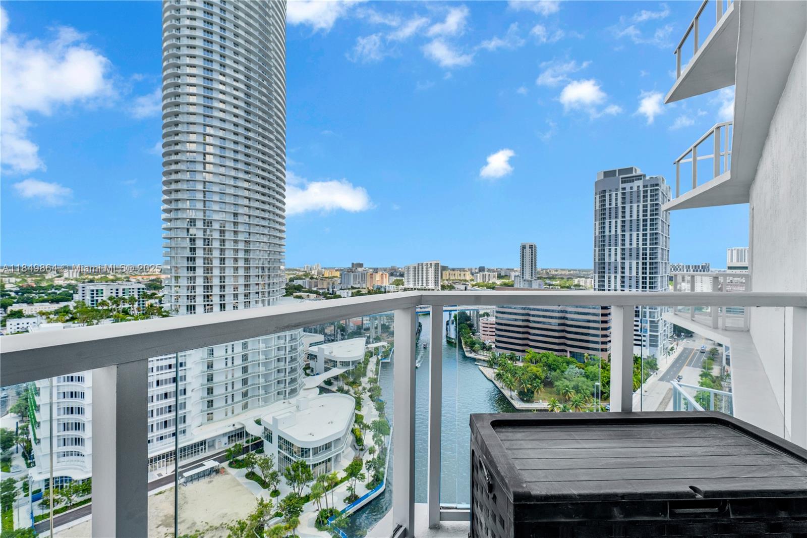 LATITUDE ON THE RIVER CON - Residential