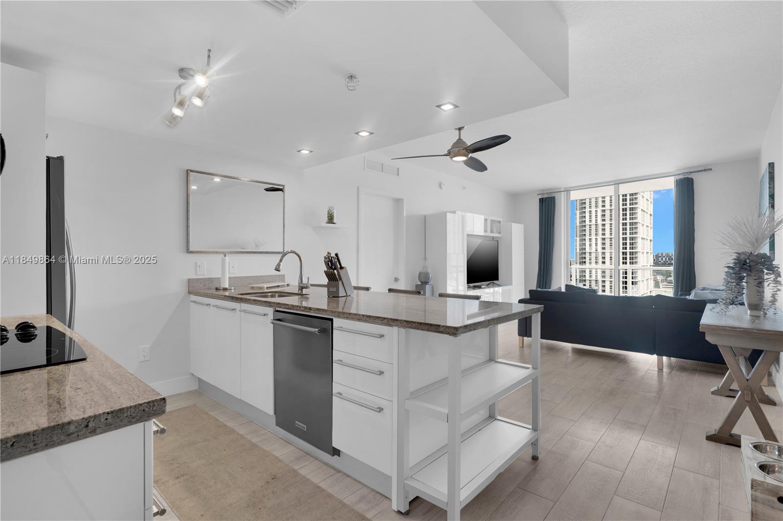 LATITUDE ON THE RIVER CON - Residential