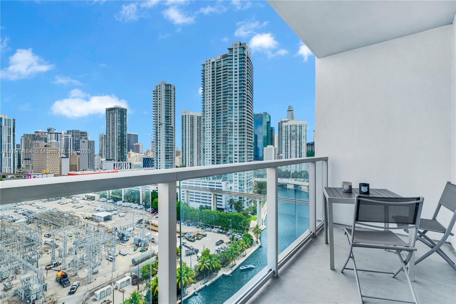 LATITUDE ON THE RIVER CON - Residential