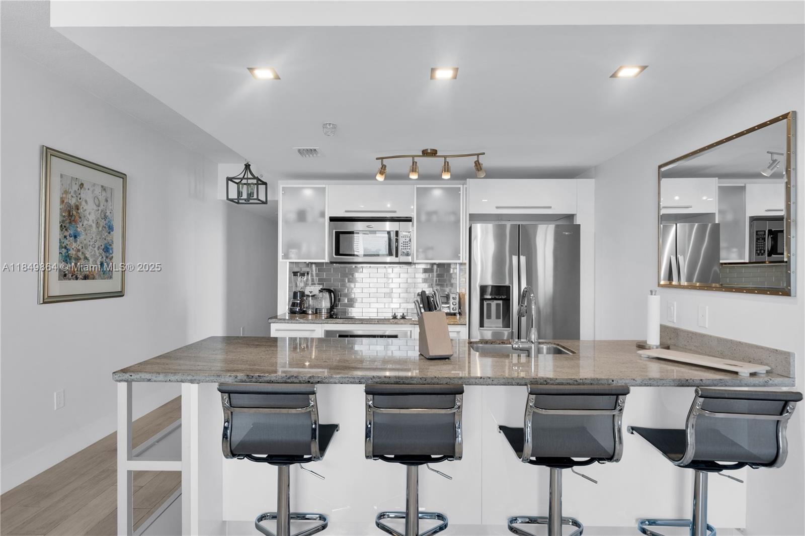 LATITUDE ON THE RIVER CON - Residential