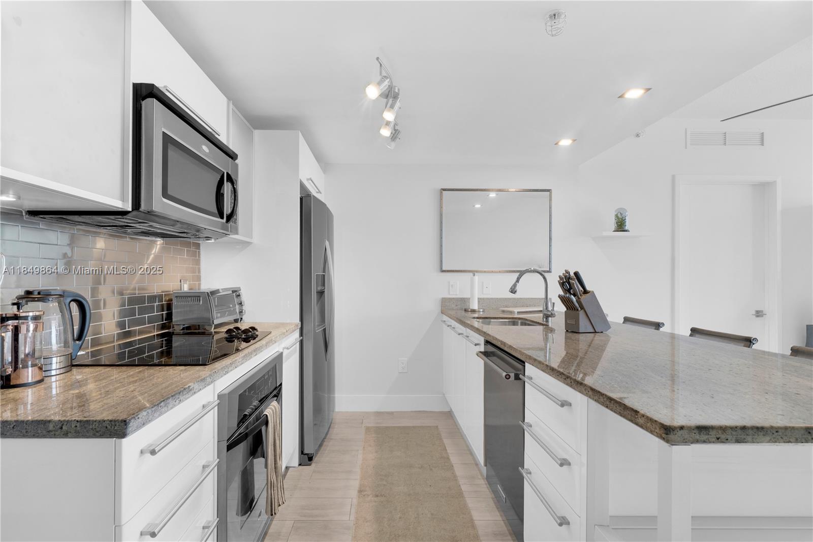 LATITUDE ON THE RIVER CON - Residential