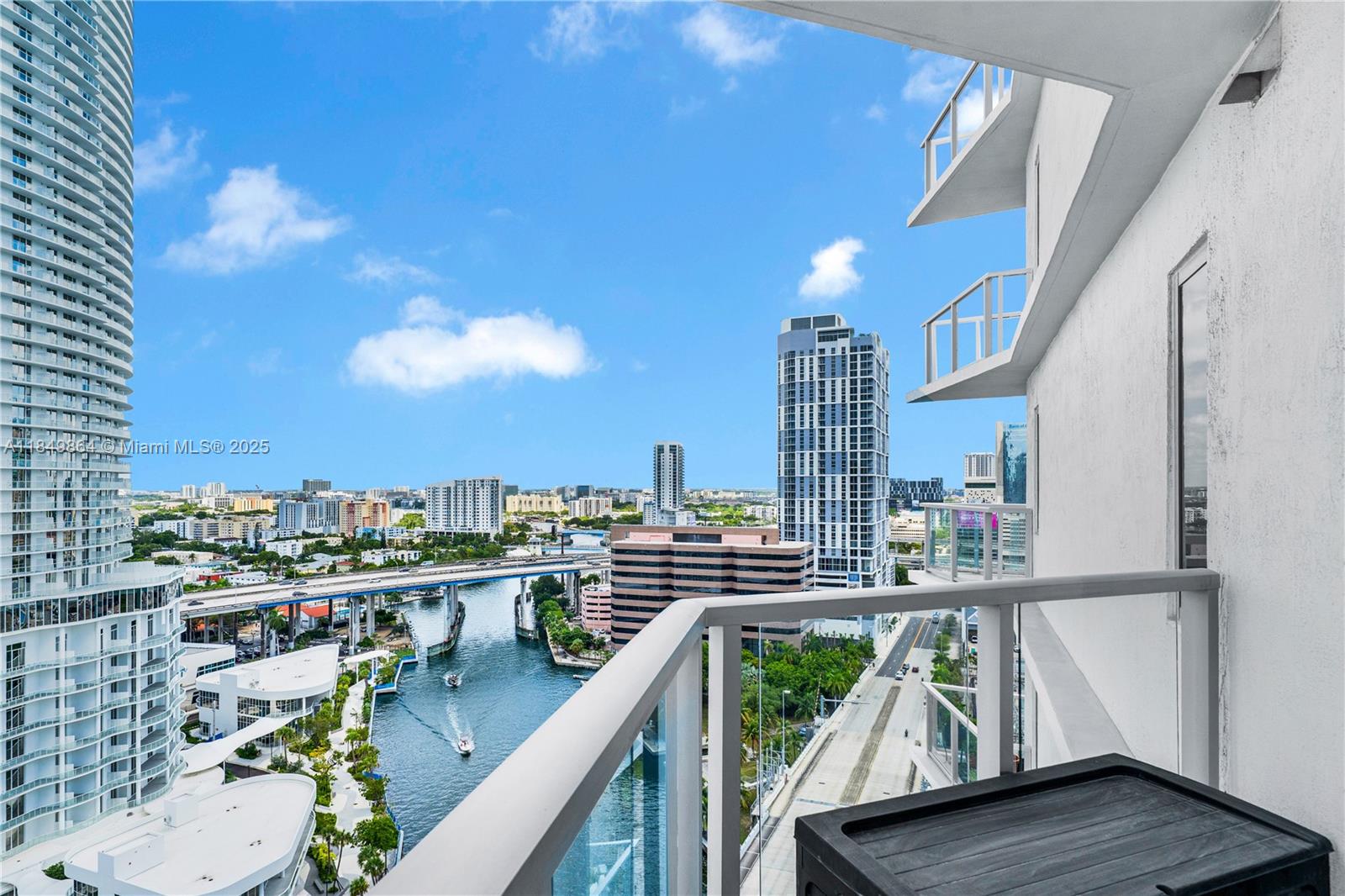 LATITUDE ON THE RIVER CON - Residential