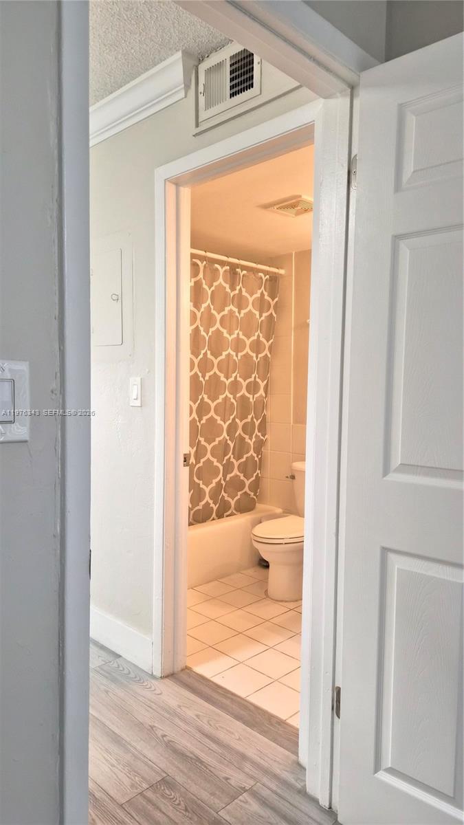 CYPRESS VILLAGE CONDO - Residential Lease