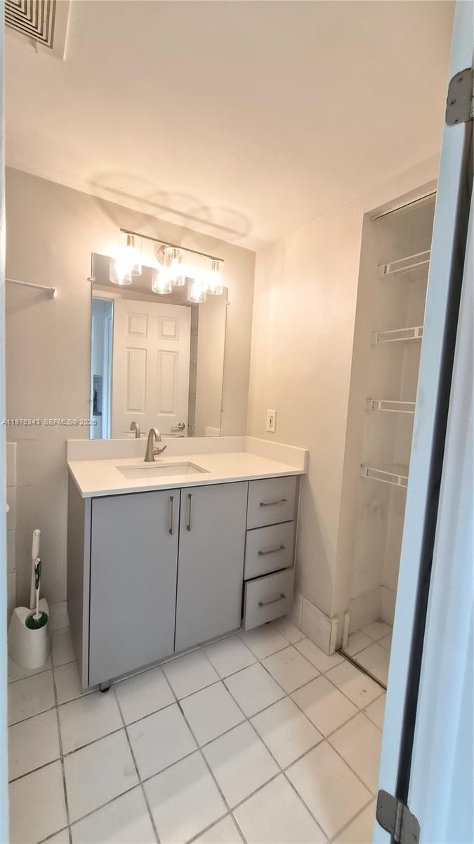 CYPRESS VILLAGE CONDO - Residential Lease