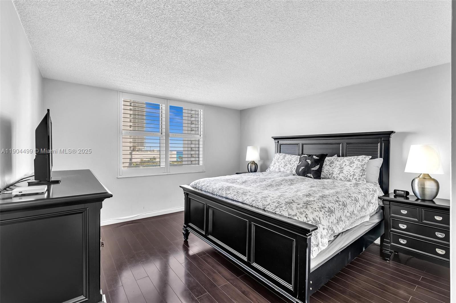 MALAGA TOWERS CONDO - Residential