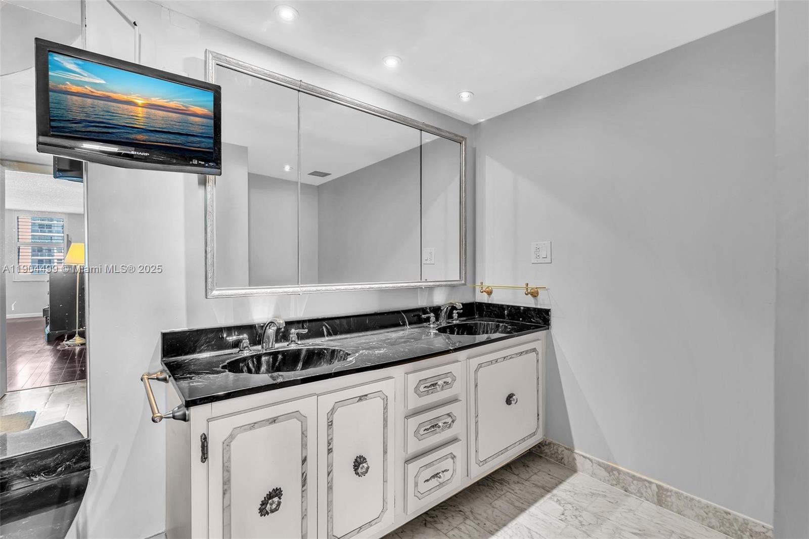 MALAGA TOWERS CONDO - Residential