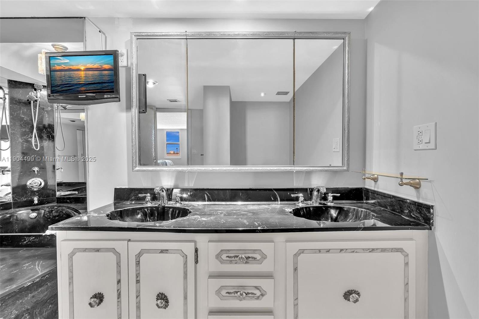 MALAGA TOWERS CONDO - Residential