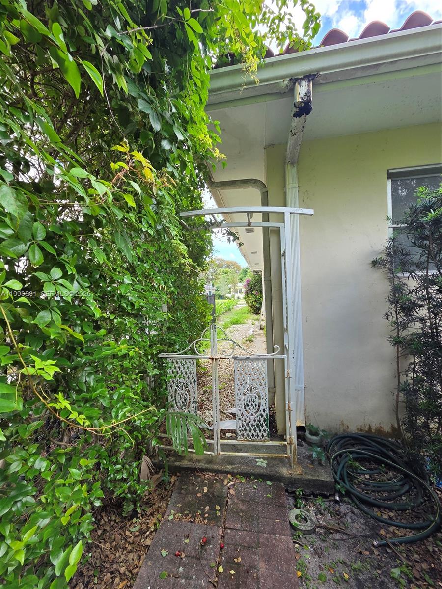 CORAL GABLES CRAFTS SEC - Residential