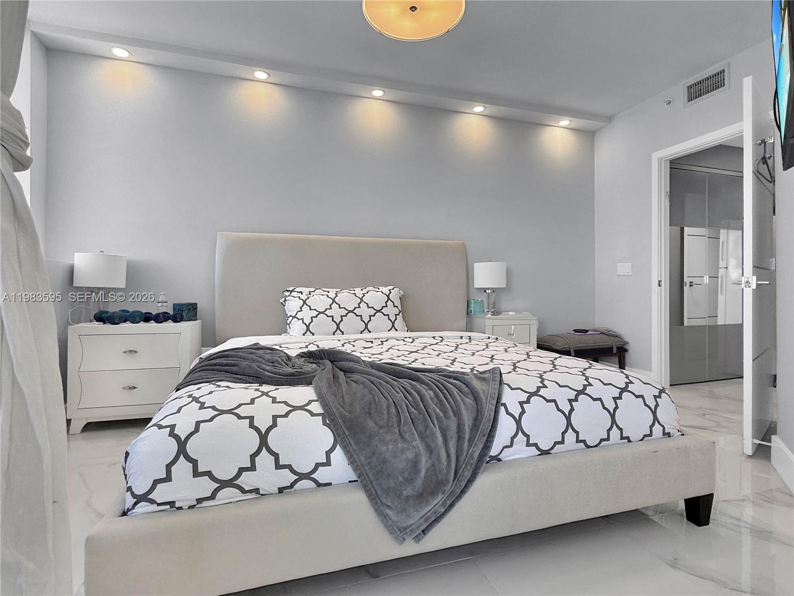 GREEN DIAMOND CONDO - Residential Lease