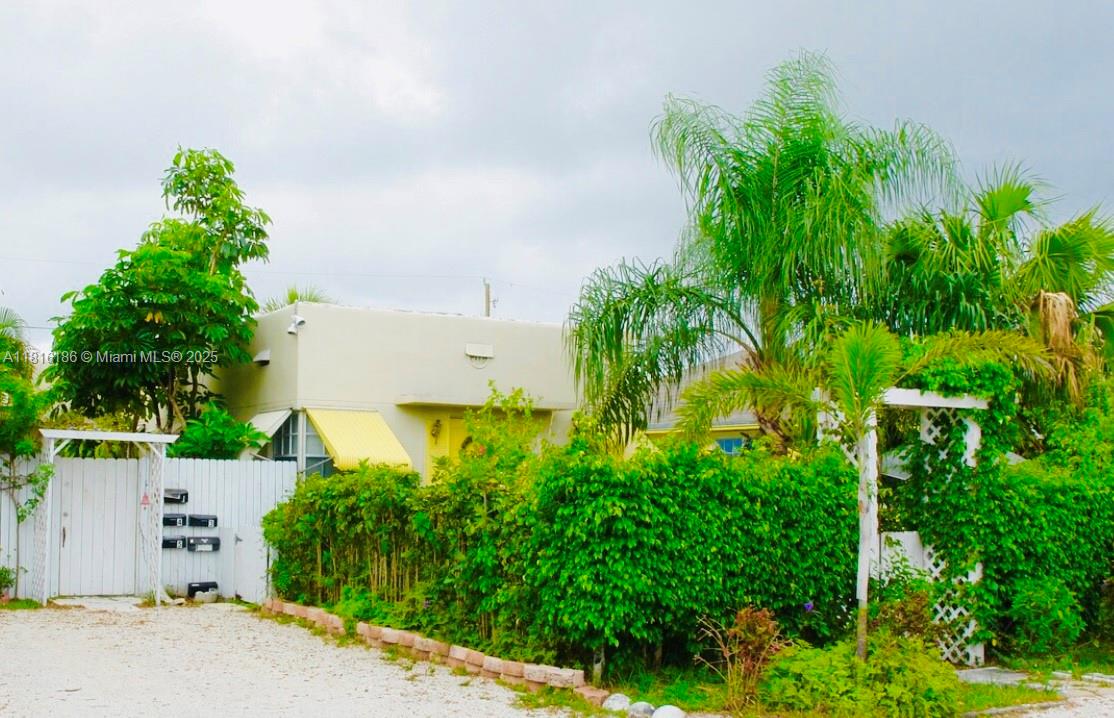 1922 Mckinley St 1-3, Hollywood, Broward County, Florida - 2 Bedrooms  
1 Bathrooms - 