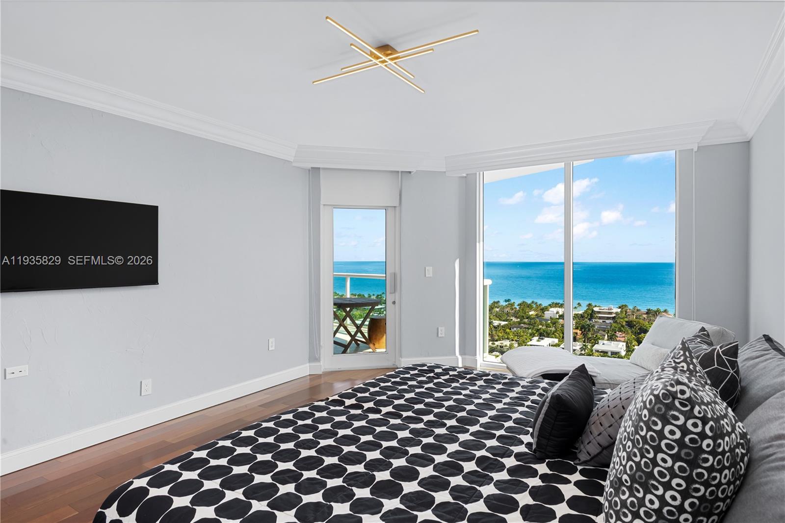 HAMPTONS SOUTH CONDO - Residential