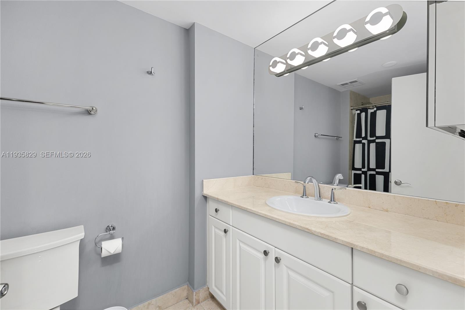 HAMPTONS SOUTH CONDO - Residential