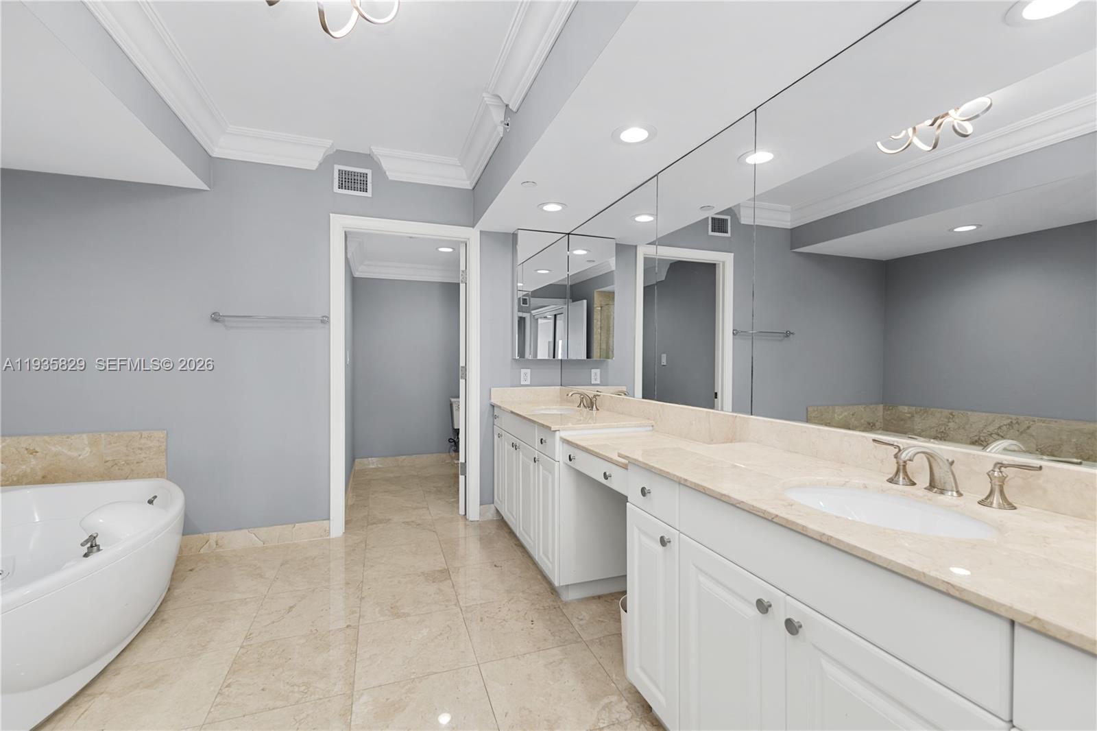 HAMPTONS SOUTH CONDO - Residential