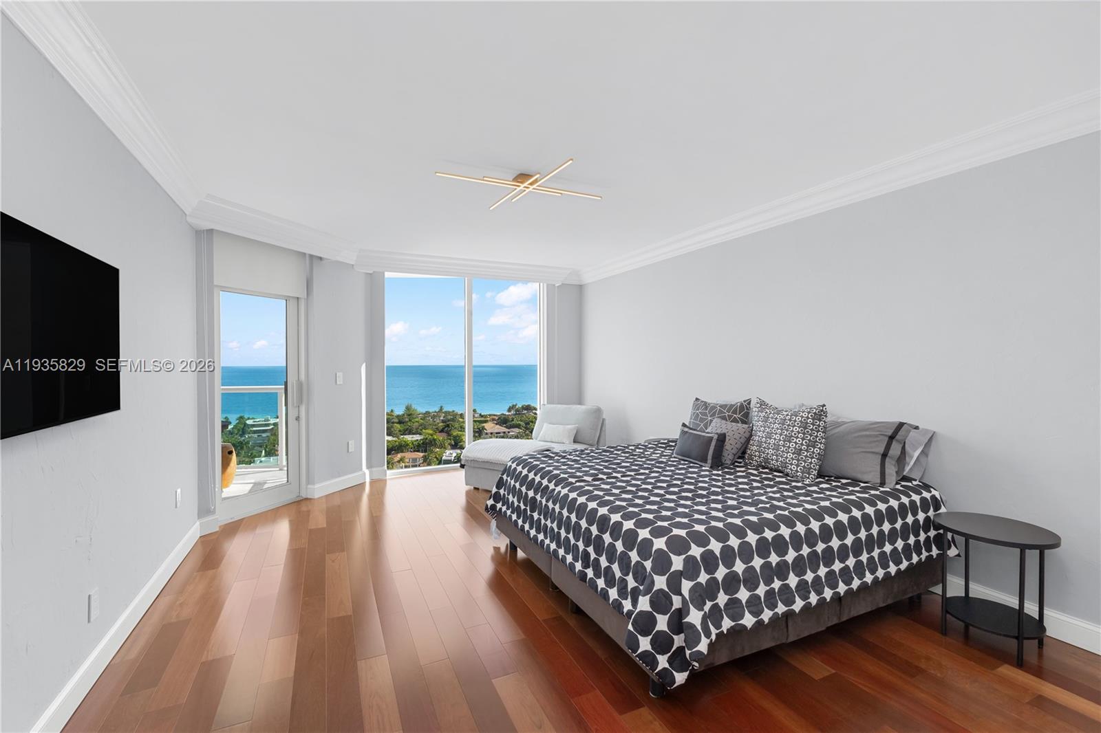 HAMPTONS SOUTH CONDO - Residential