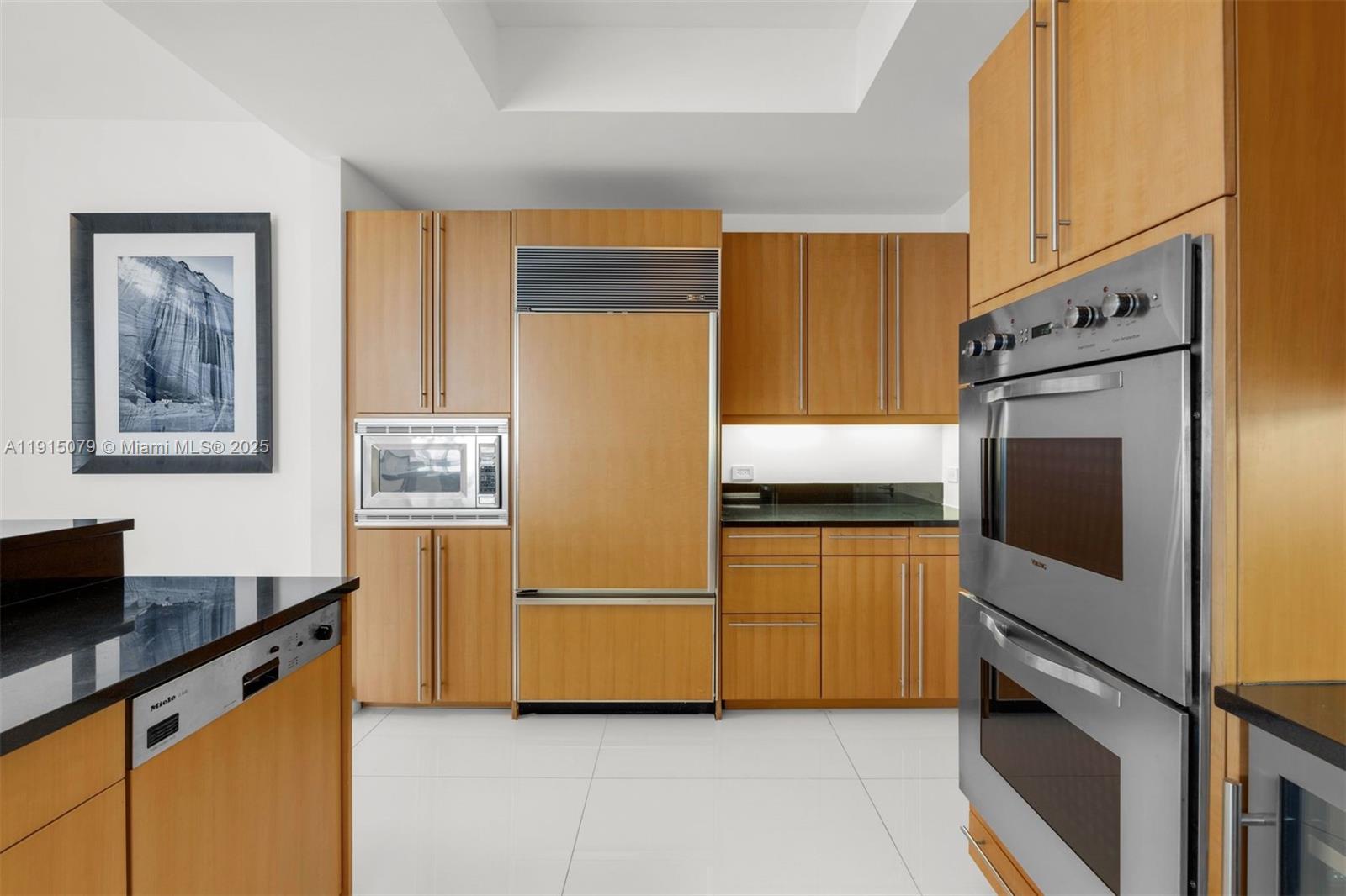 FOUR SEASONS RESIDENCES - Residential