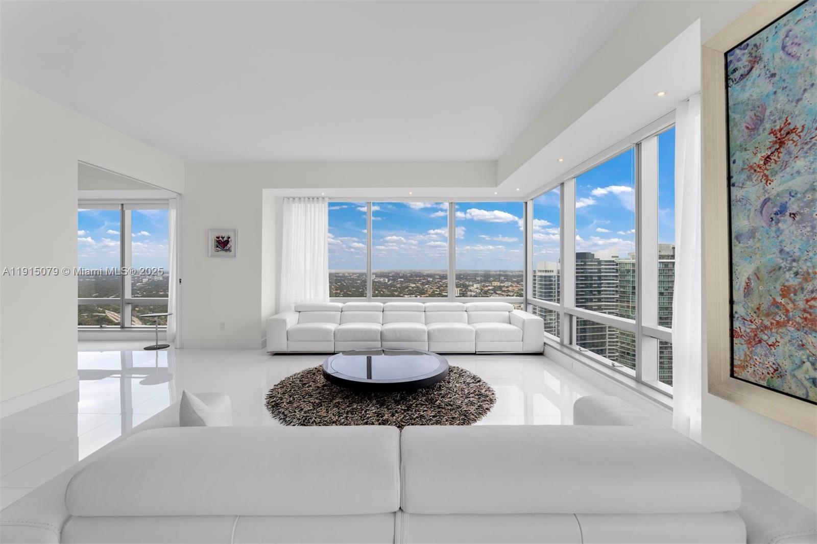 FOUR SEASONS RESIDENCES - Residential