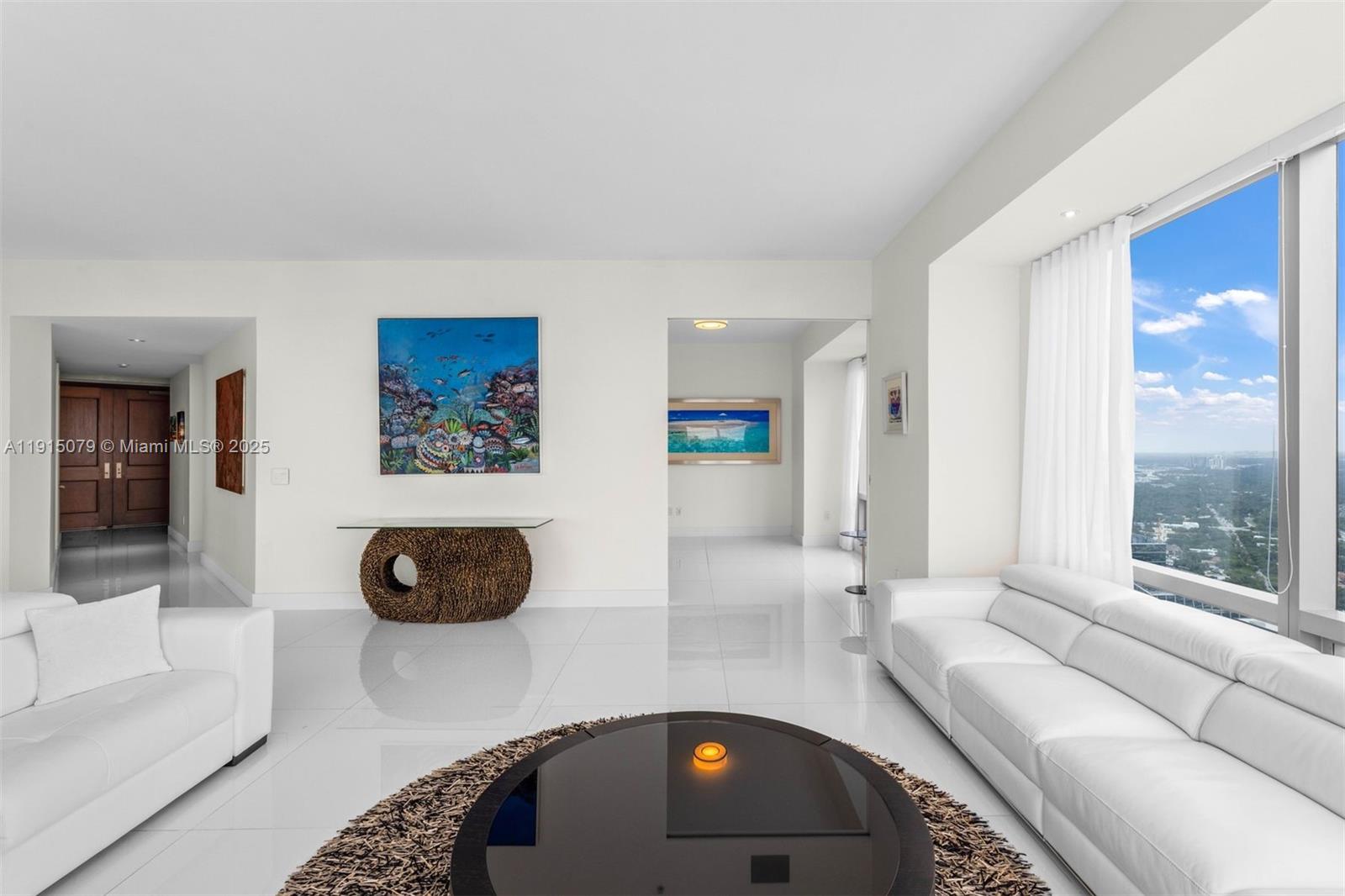 FOUR SEASONS RESIDENCES - Residential