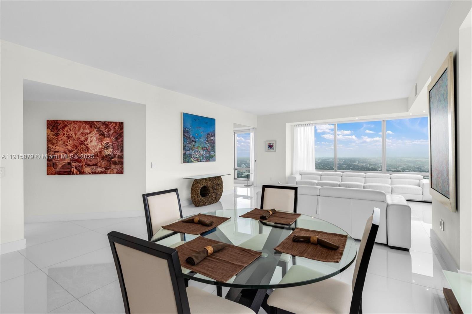 FOUR SEASONS RESIDENCES - Residential