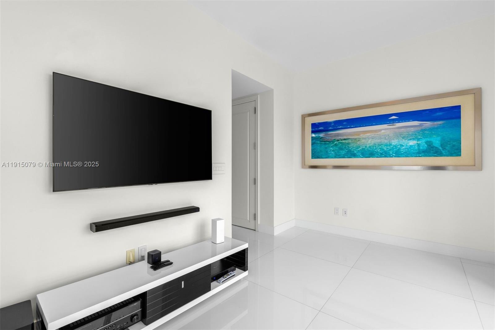 FOUR SEASONS RESIDENCES - Residential