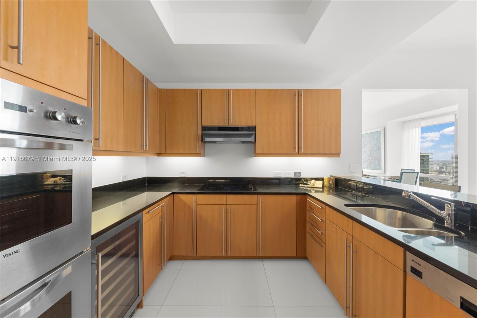 FOUR SEASONS RESIDENCES - Residential