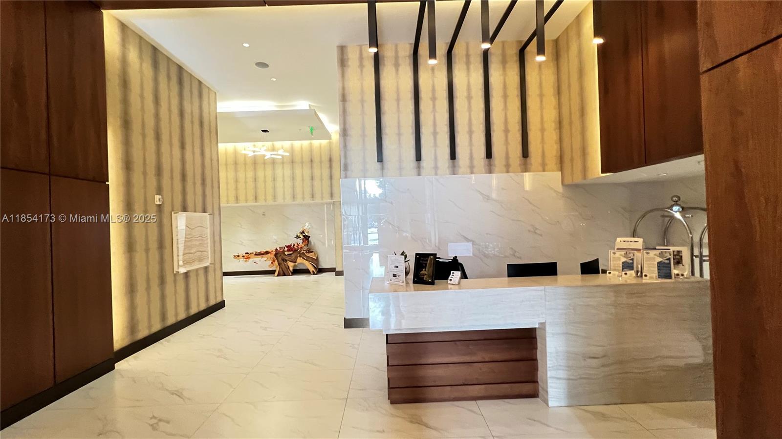 AVENTURA PARKSQUARE RESID - Residential Lease