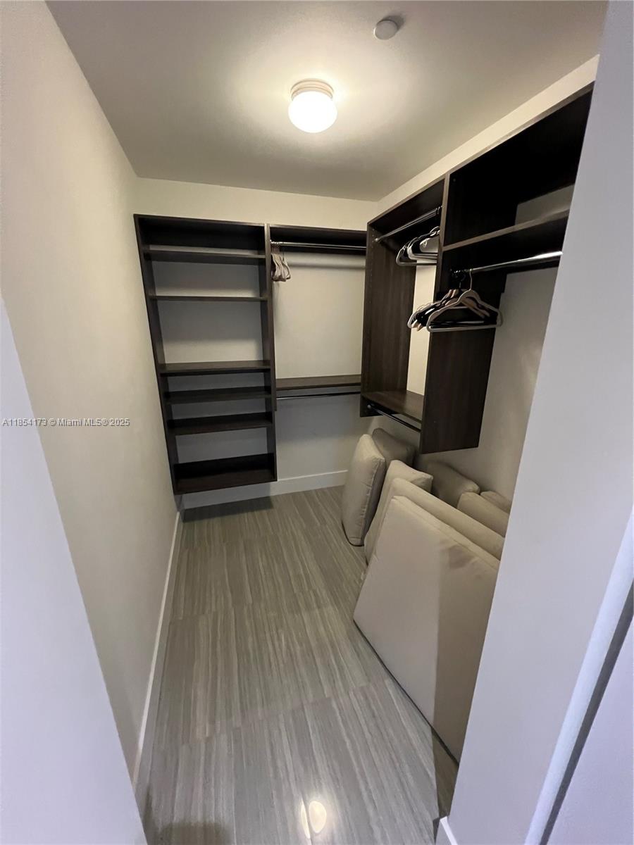 AVENTURA PARKSQUARE RESID - Residential Lease