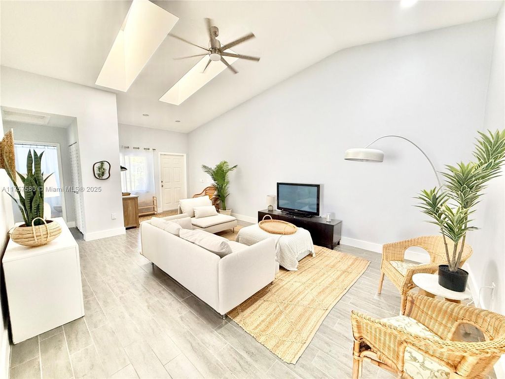 Photo of 1514 N 15th Ter #1514, Hollywood, FL 33020 (MLS # A11757580)