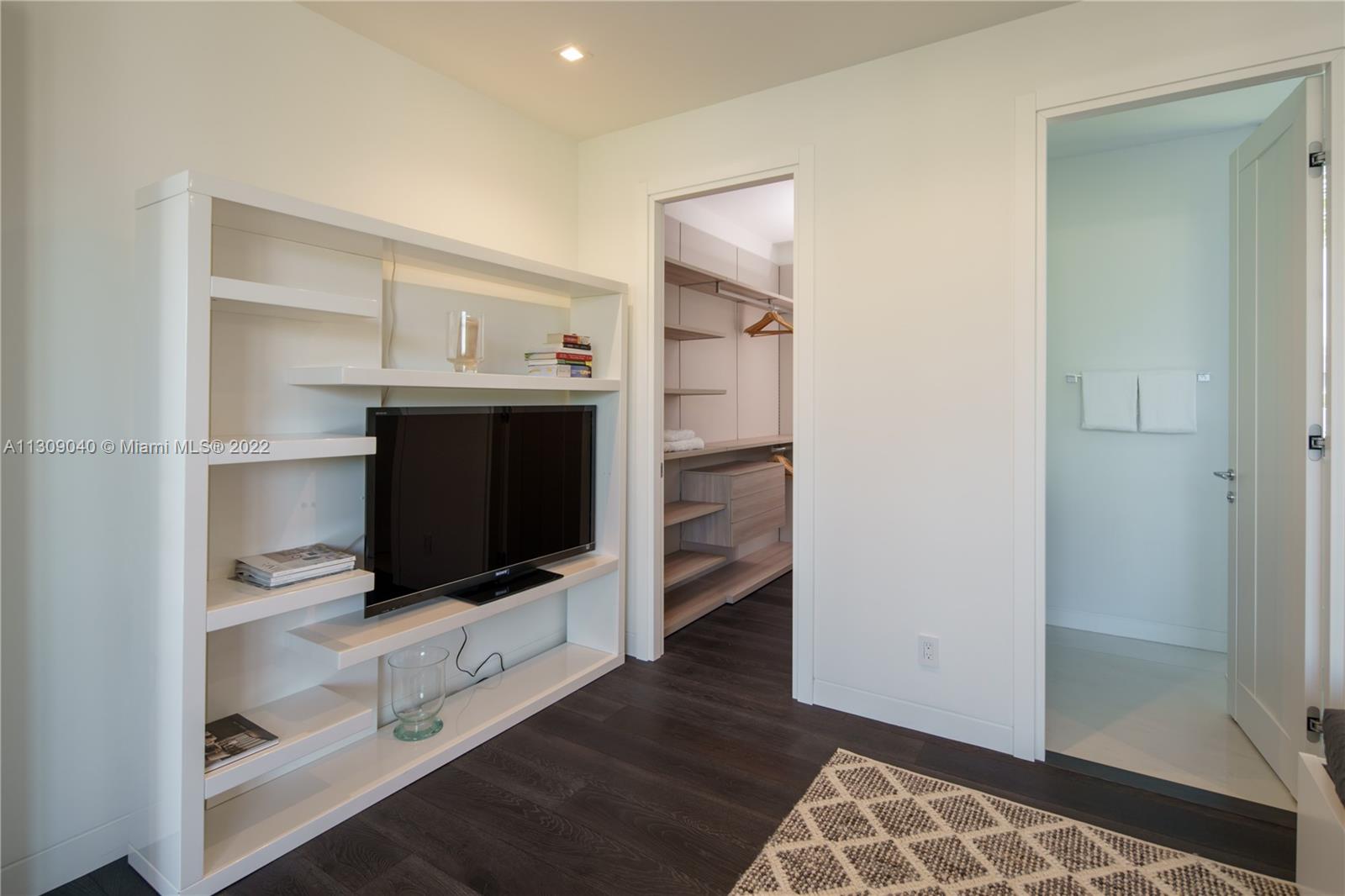 NURMI ISLES ISLAND NO 3 - Residential Lease