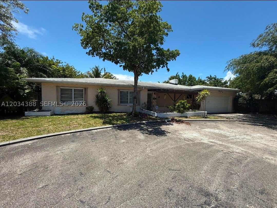 2441 Bayview Dr
