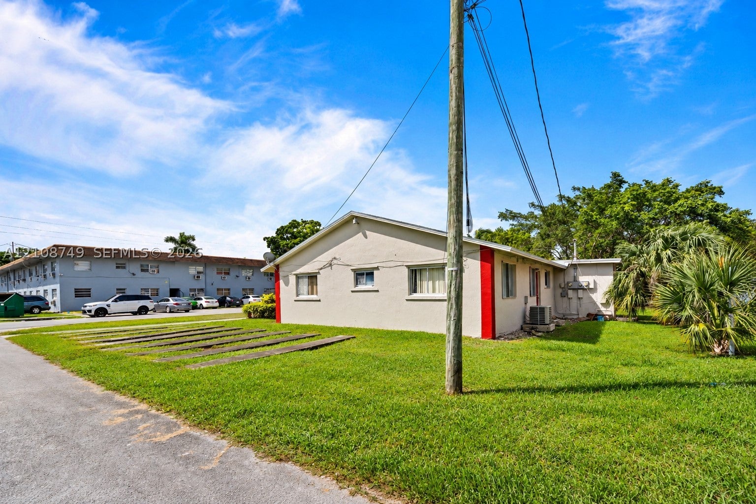 1207 NE 1st Ave