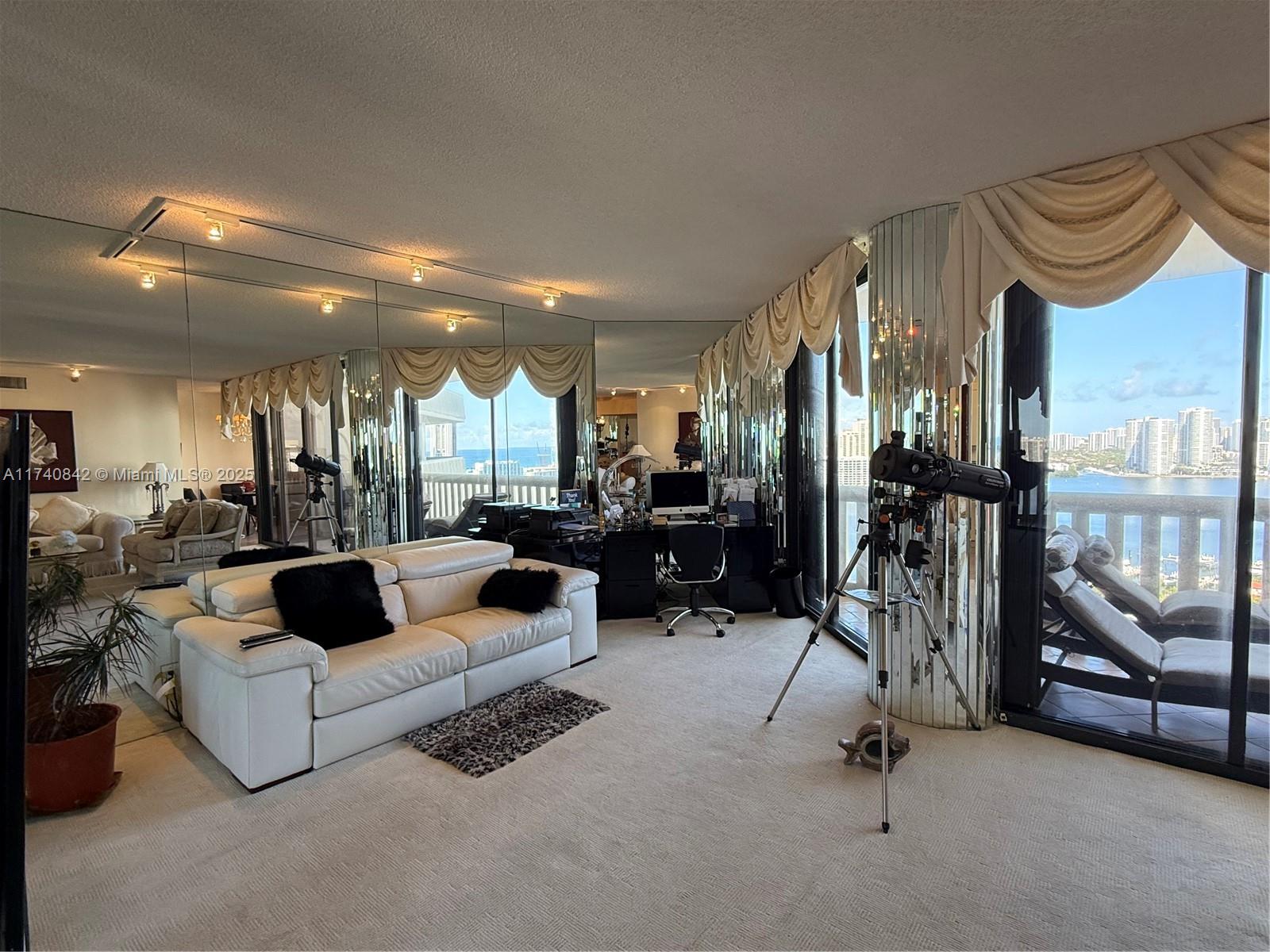 WILLIAMS ISLAND - Residential