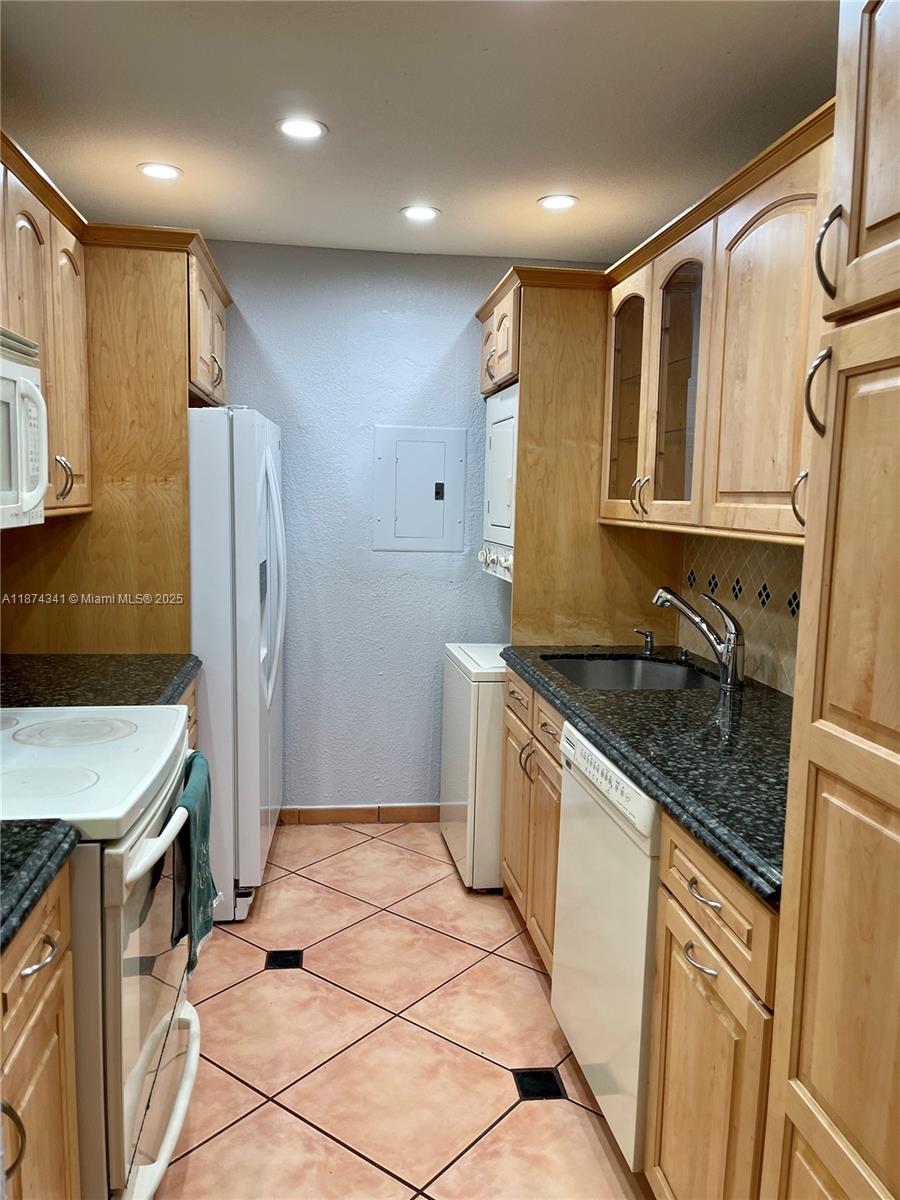 KINGSTON SQUARE CONDO - Residential