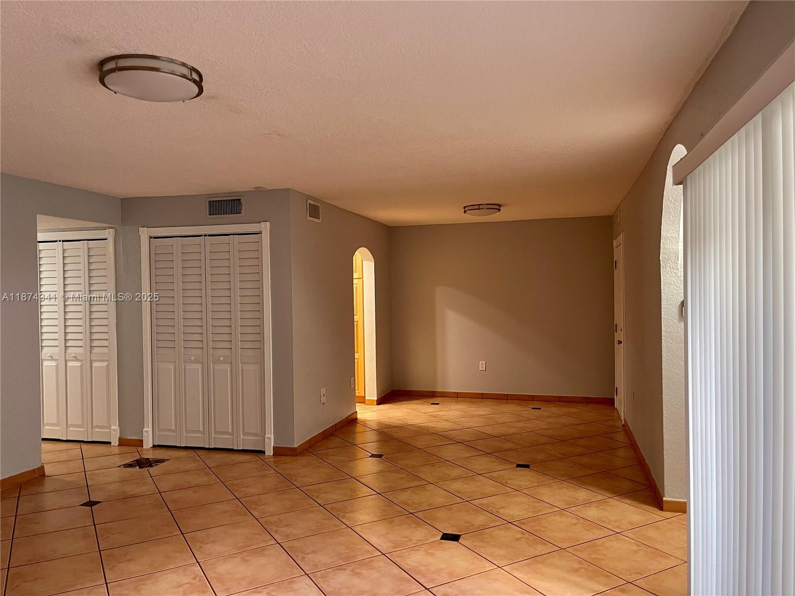 KINGSTON SQUARE CONDO - Residential