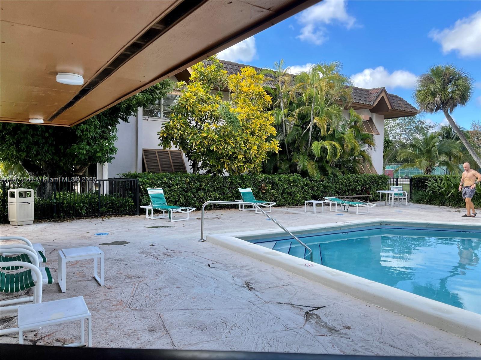 KINGSTON SQUARE CONDO - Residential