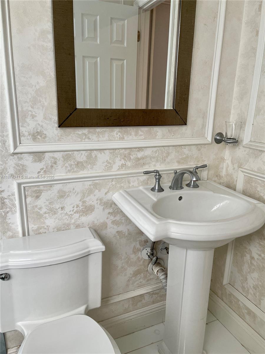 KINGSTON SQUARE CONDO - Residential