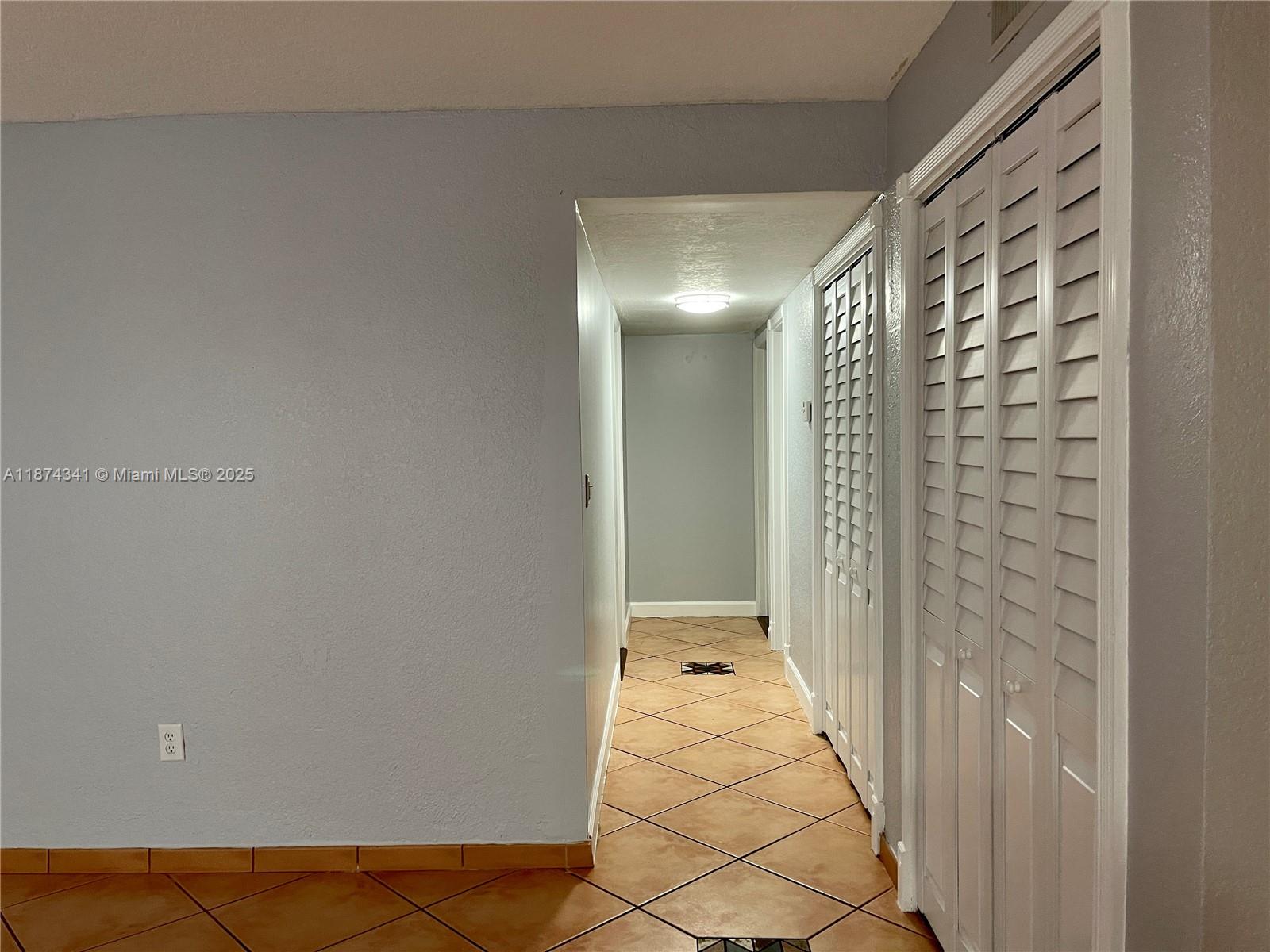 KINGSTON SQUARE CONDO - Residential