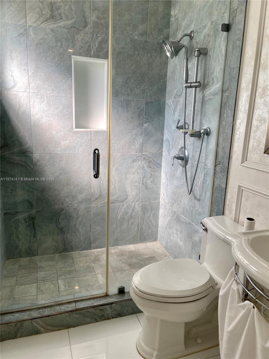 KINGSTON SQUARE CONDO - Residential