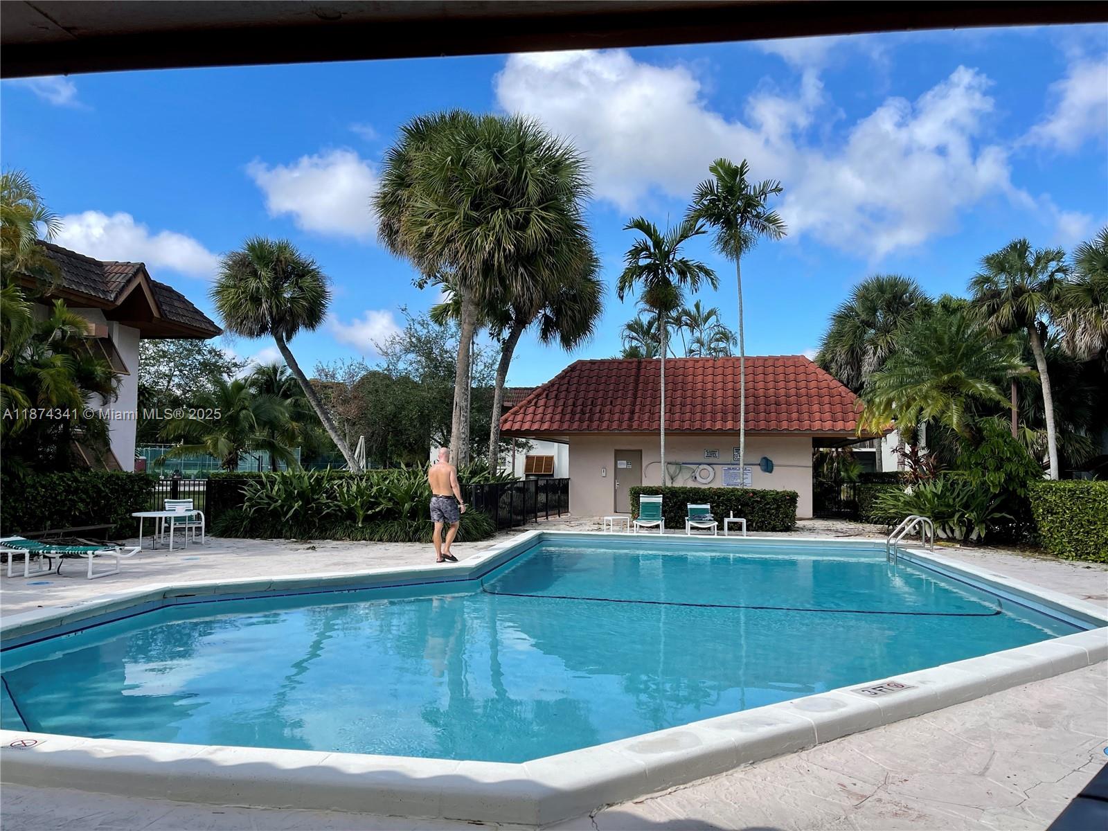 KINGSTON SQUARE CONDO - Residential