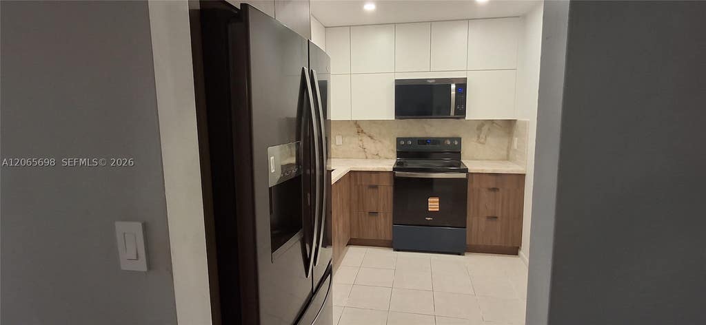 Photo of 901 Hillcrest Dr #311, Hollywood, FL 33021 (MLS # A12065698)