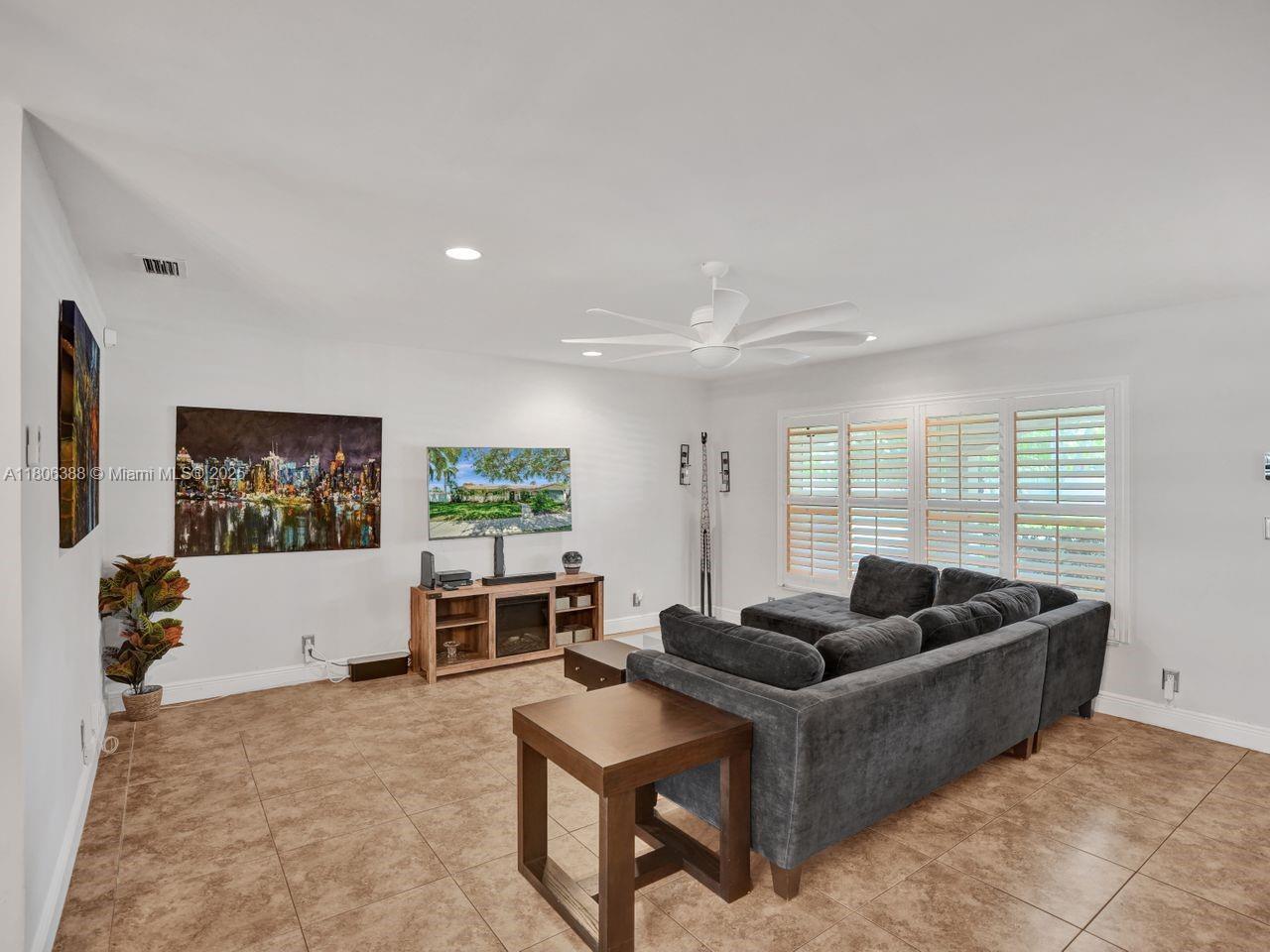 LIGHTHOUSE POINT EXT - Residential