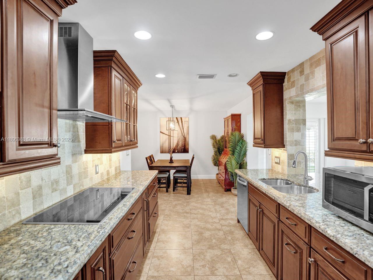 LIGHTHOUSE POINT EXT - Residential