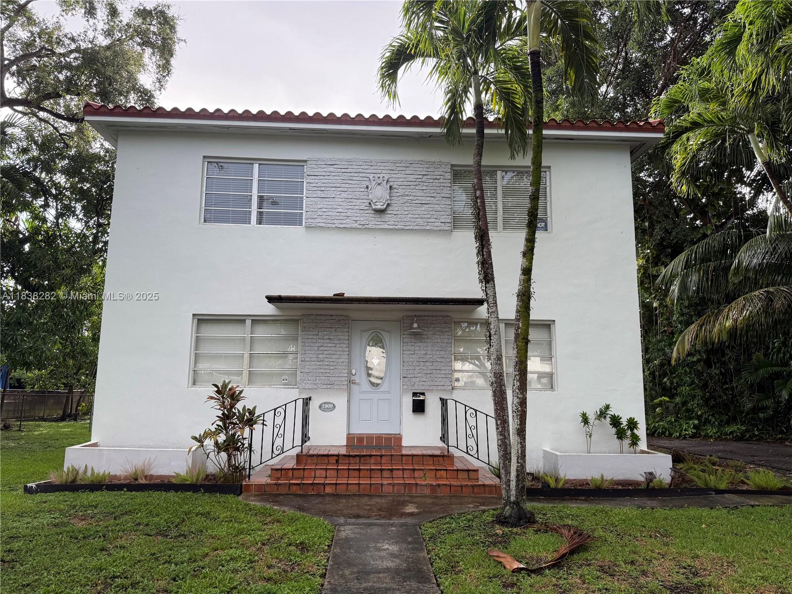 LOCATION!! 10' from UM. Two beautiful units totally furnished, you just need to bring your toothbrush!!All services included. Each one has 2 rooms and 1 bathroom. Call now!!