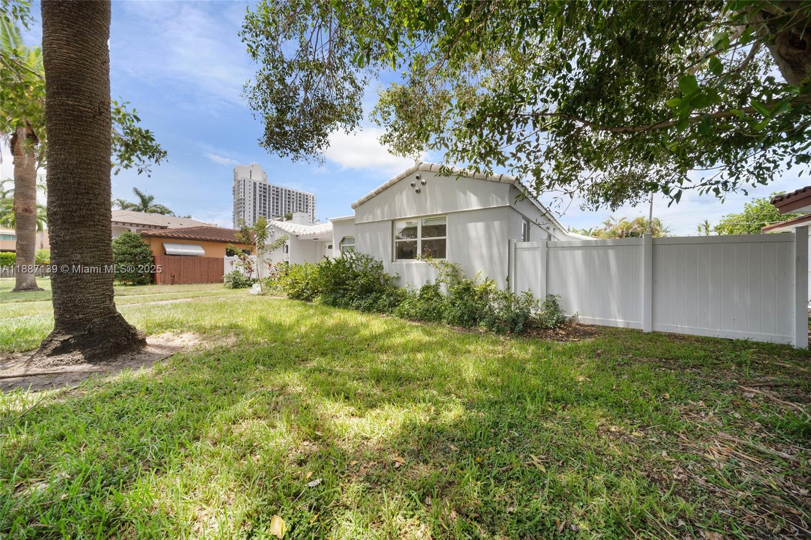 HOLLYWOOD - Residential Lease