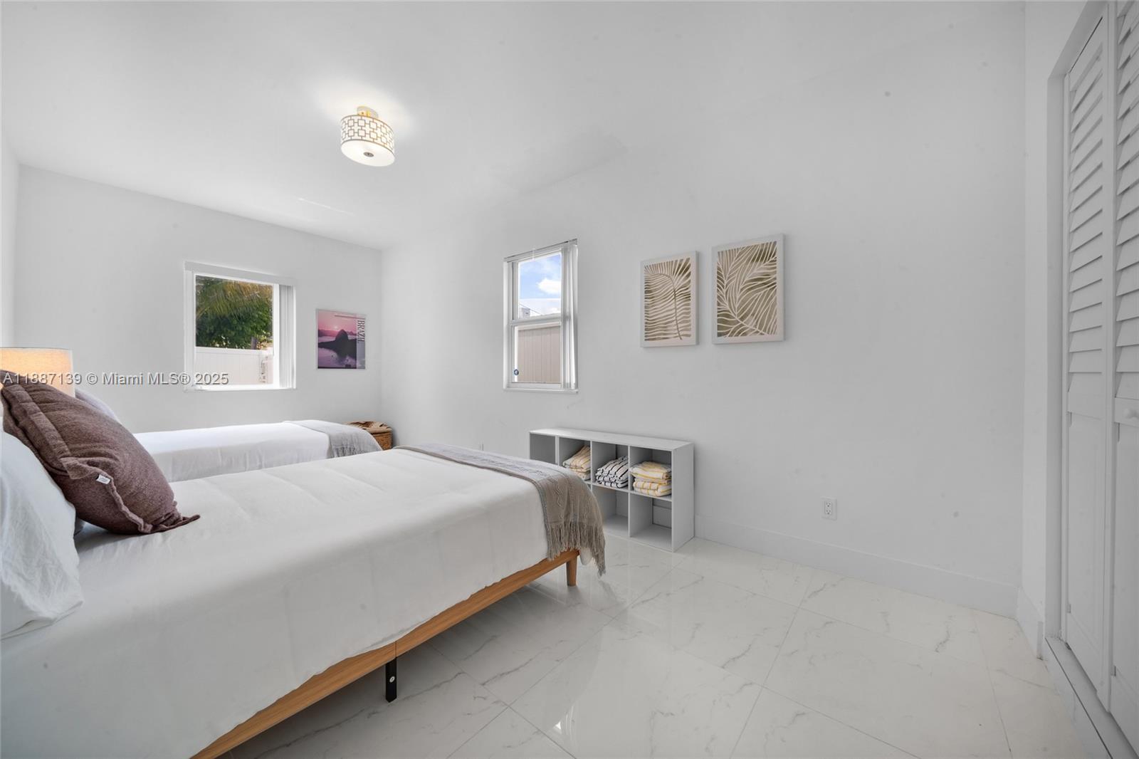 HOLLYWOOD - Residential Lease