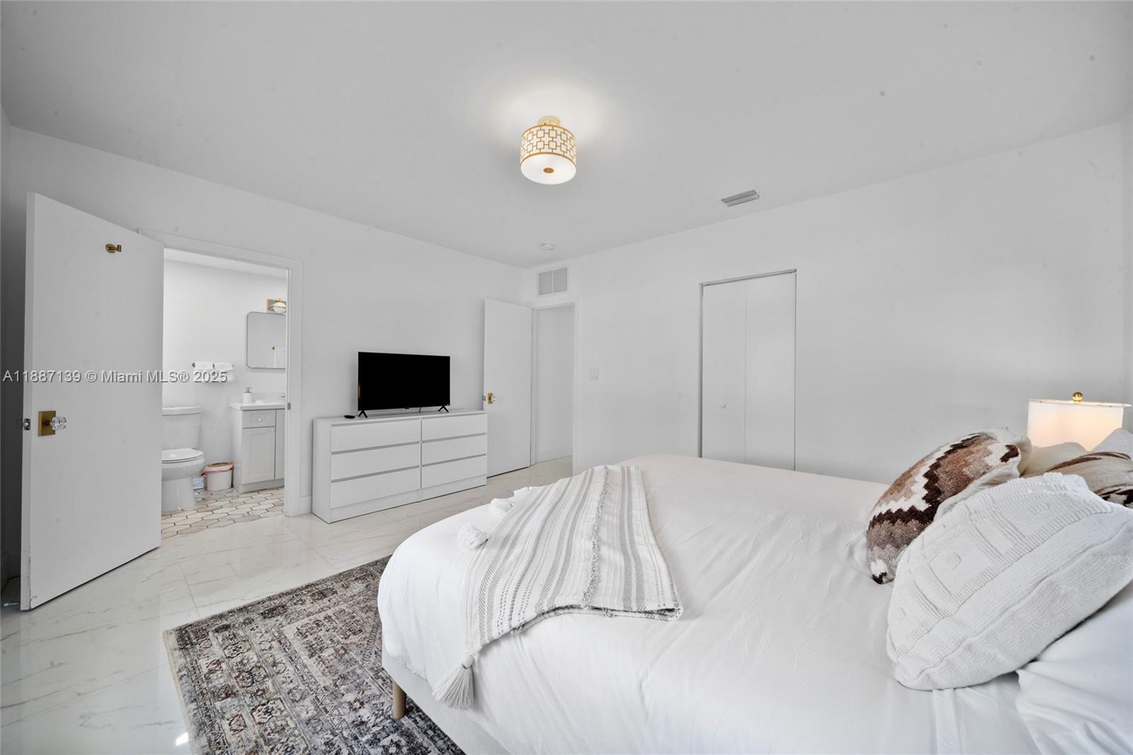 HOLLYWOOD - Residential Lease