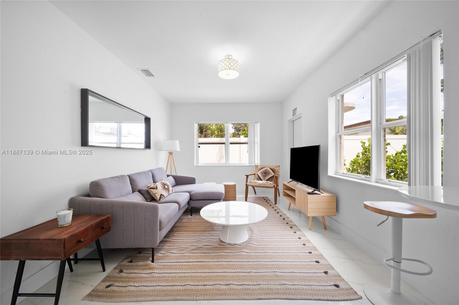 HOLLYWOOD - Residential Lease